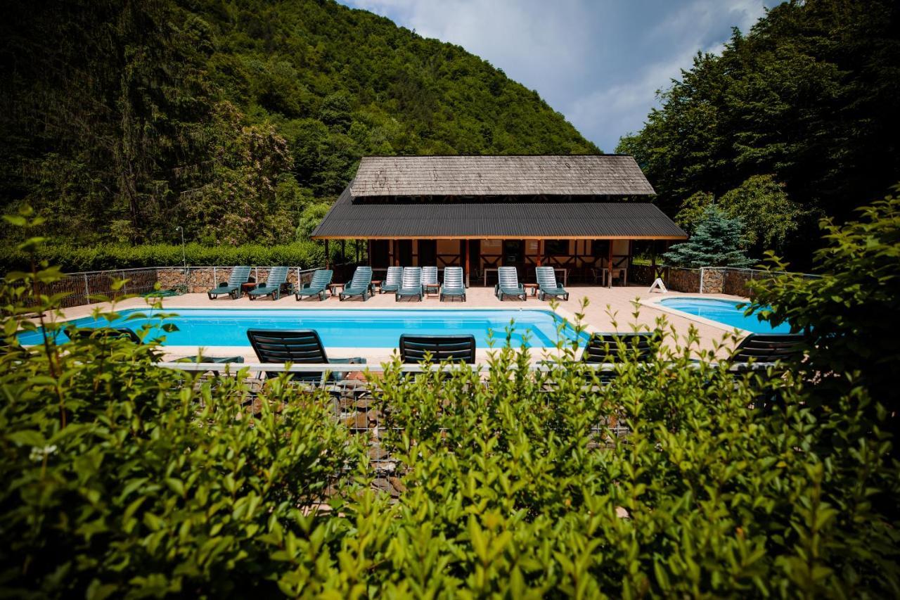 Fratii Jderi - Utopia Verde Brezoi Exterior photo